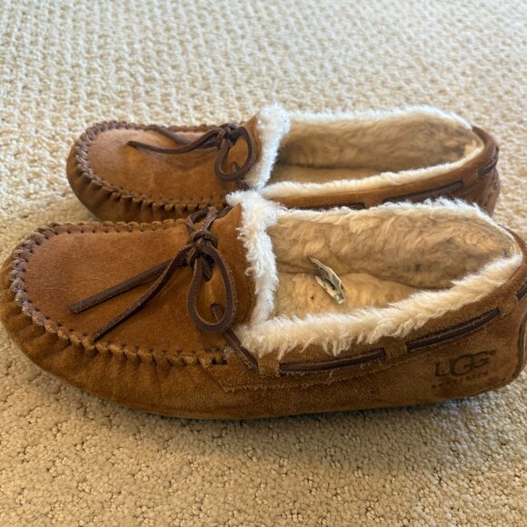 Ugg Moccasins, Women's Size 8 - Picture 1 of 4